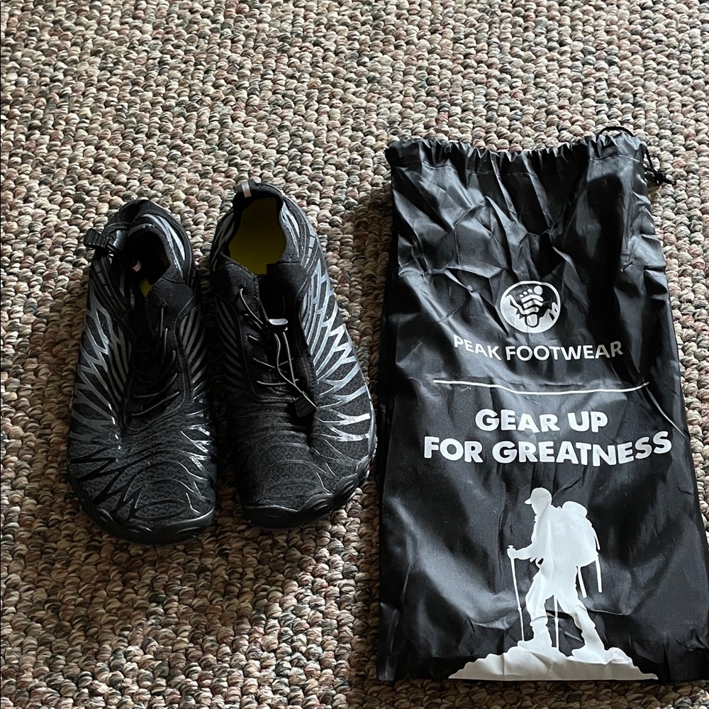 PEAK FOOTWEAR Men’s size 13. Never worn